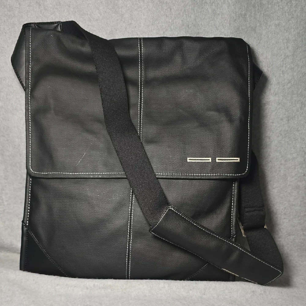 Malcolm Fontier The Entertainer Black Messenger Bag - Picture 1 of 11